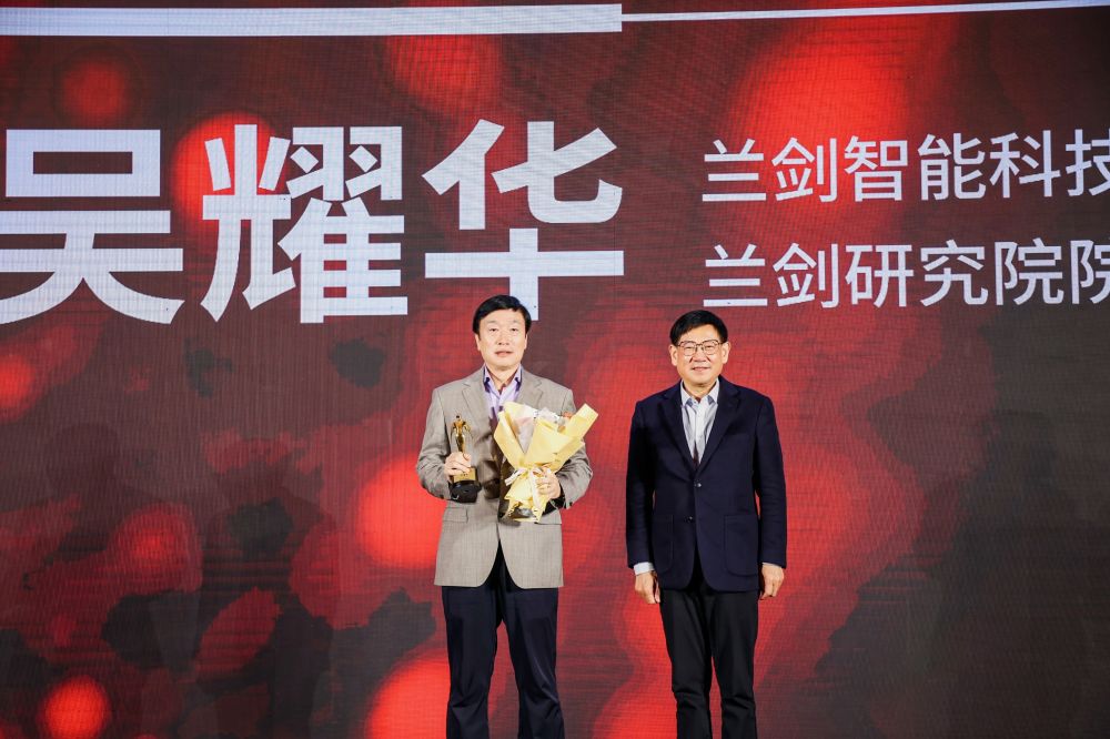 3 ÖйúÎïÁ÷Óë²É¹ºÁªºÏ»á¸±»á³¤¼æÃØÊ鳤´ÞÖÒ¸¶ÎªÎâ¶Ê³¤½ÒÏþÉùÓþ(1).jpg